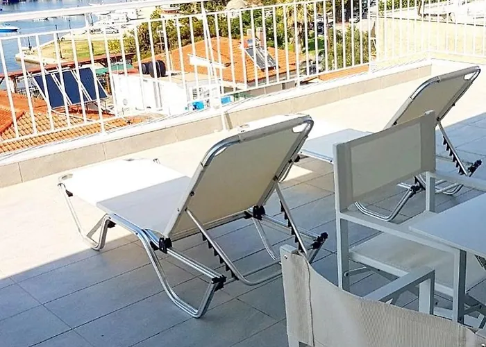 Aristotelia Gi - Panorama